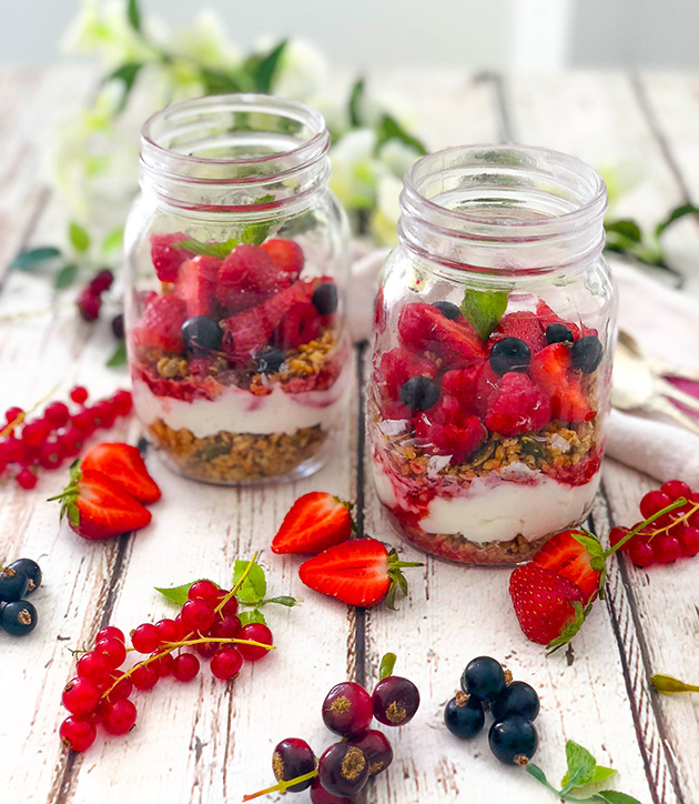 Summer berry breakfast jars